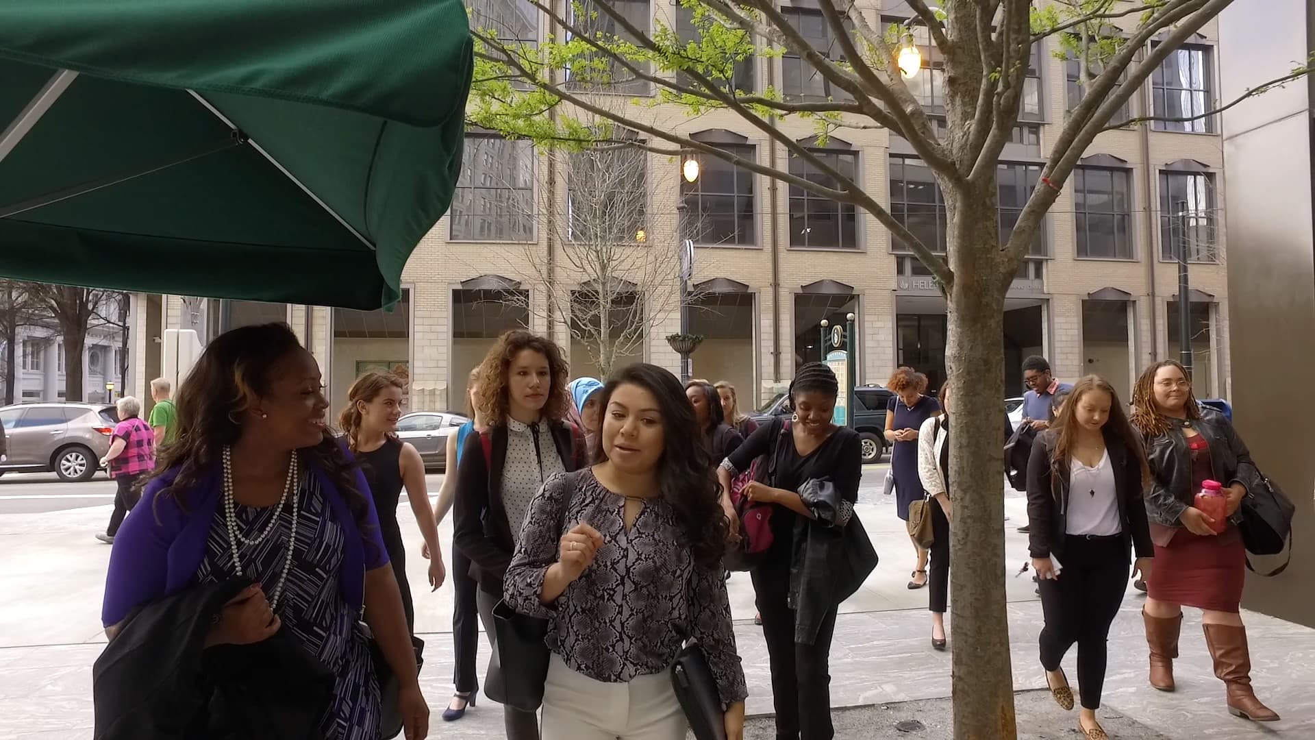 WomenLead students walking through downtown Atlanta on the way to a corporate office visit